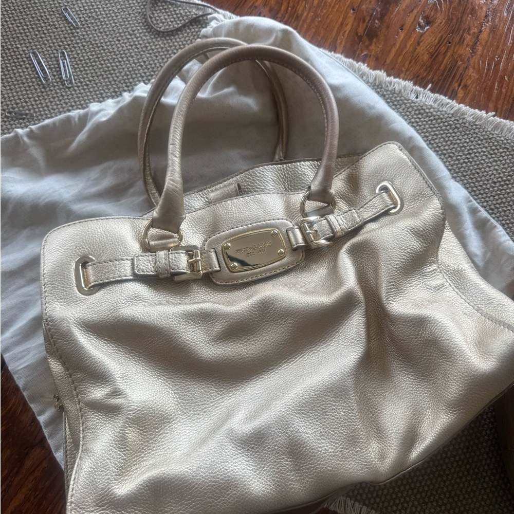 Michael Kors Cream Tote Bag with Elegant Leather Finish